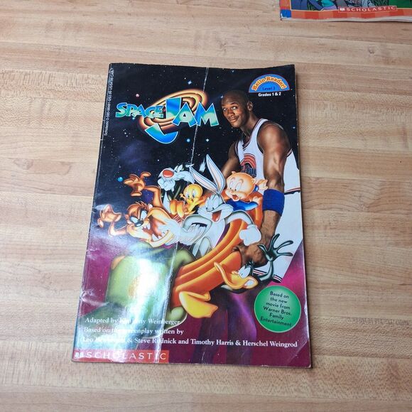 6 Kids Children's Book Lot Clifford Batman Pooh Moose Muffin Scholastic Felicia - Picture 5 of 7